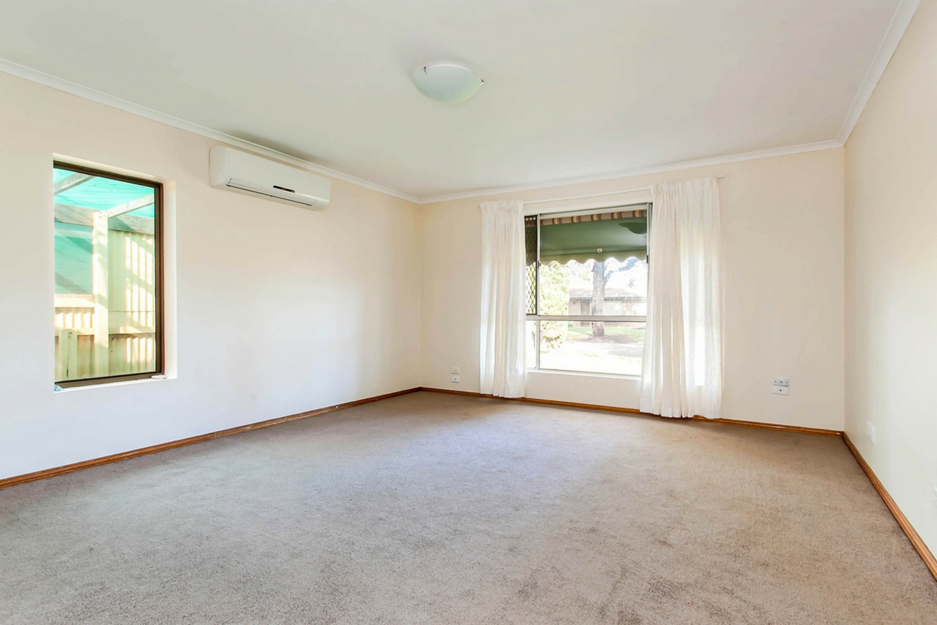 40 Teasdale Crescent — photo 4 of 11