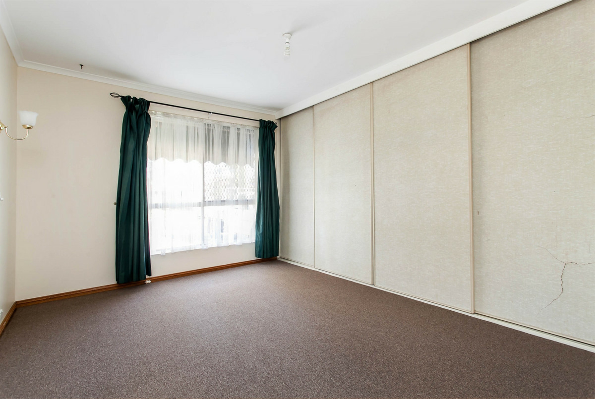 40 Teasdale Crescent — photo 7 of 11