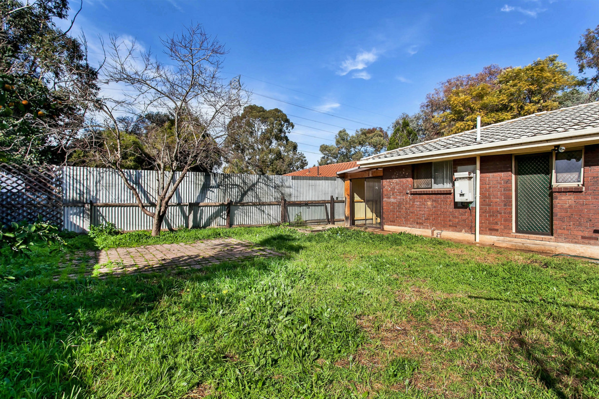 40 Teasdale Crescent — photo 10 of 11