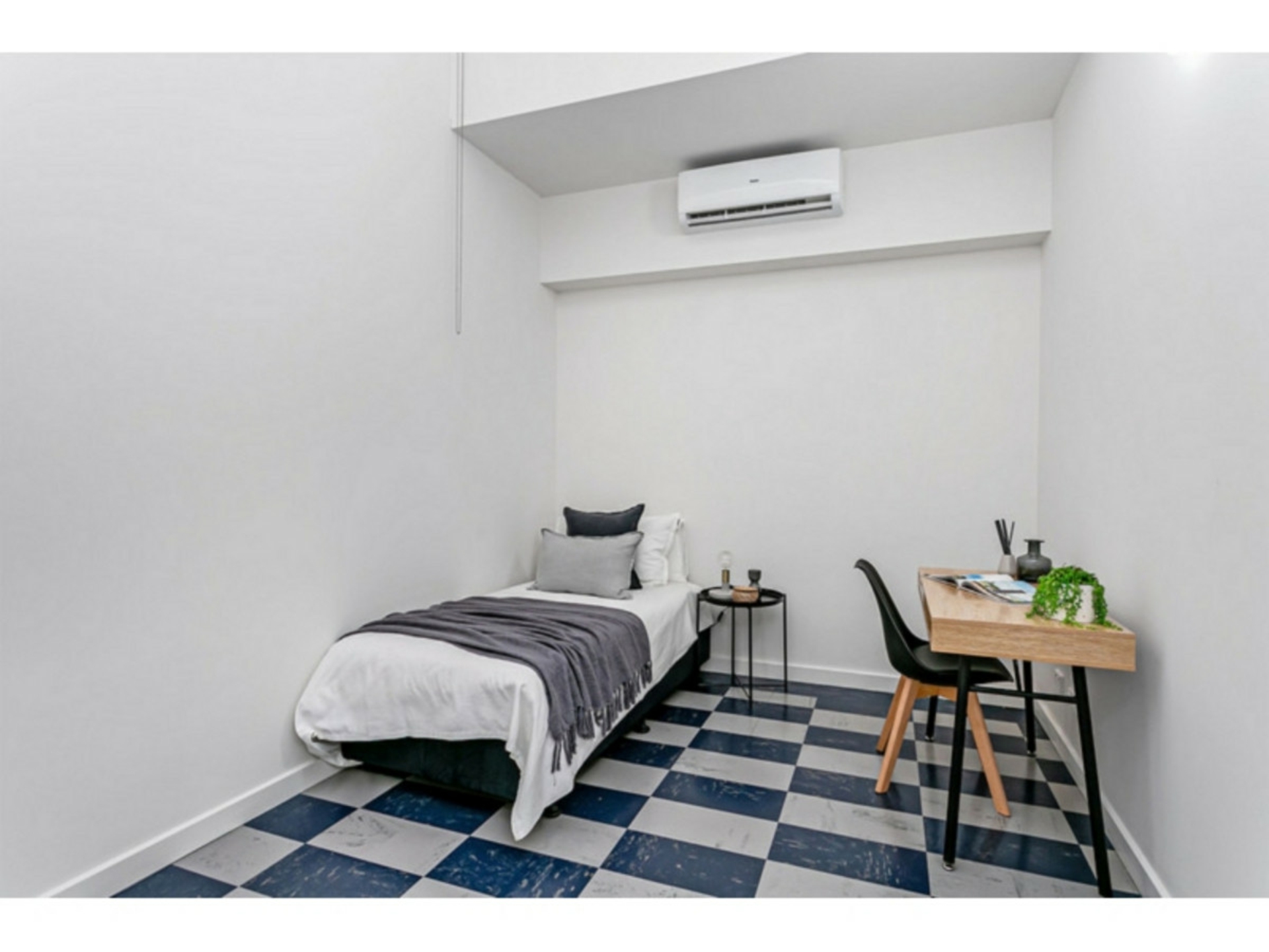 8/13 Hutt Street — photo 3 of 7