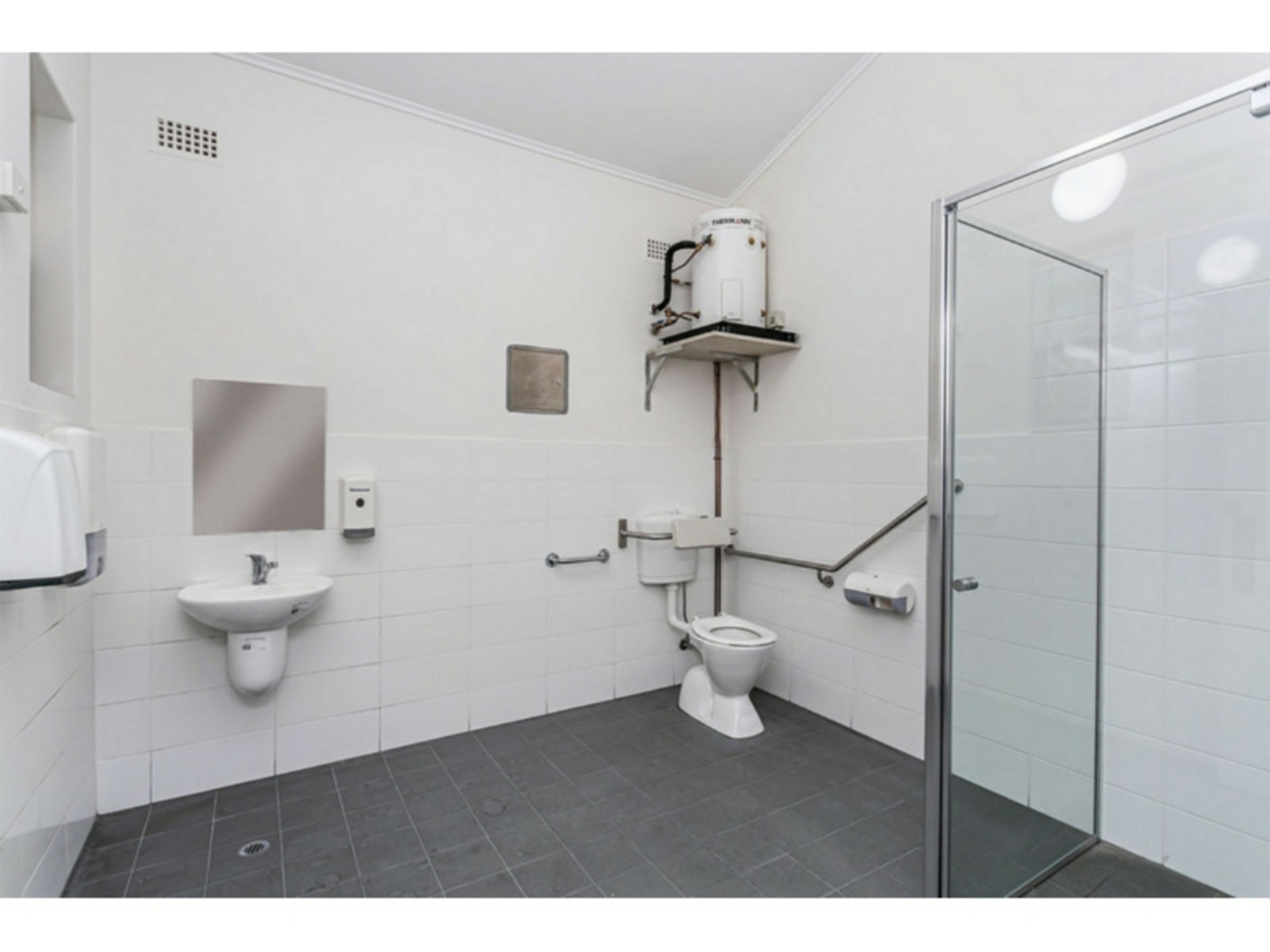 8/13 Hutt Street — photo 4 of 7