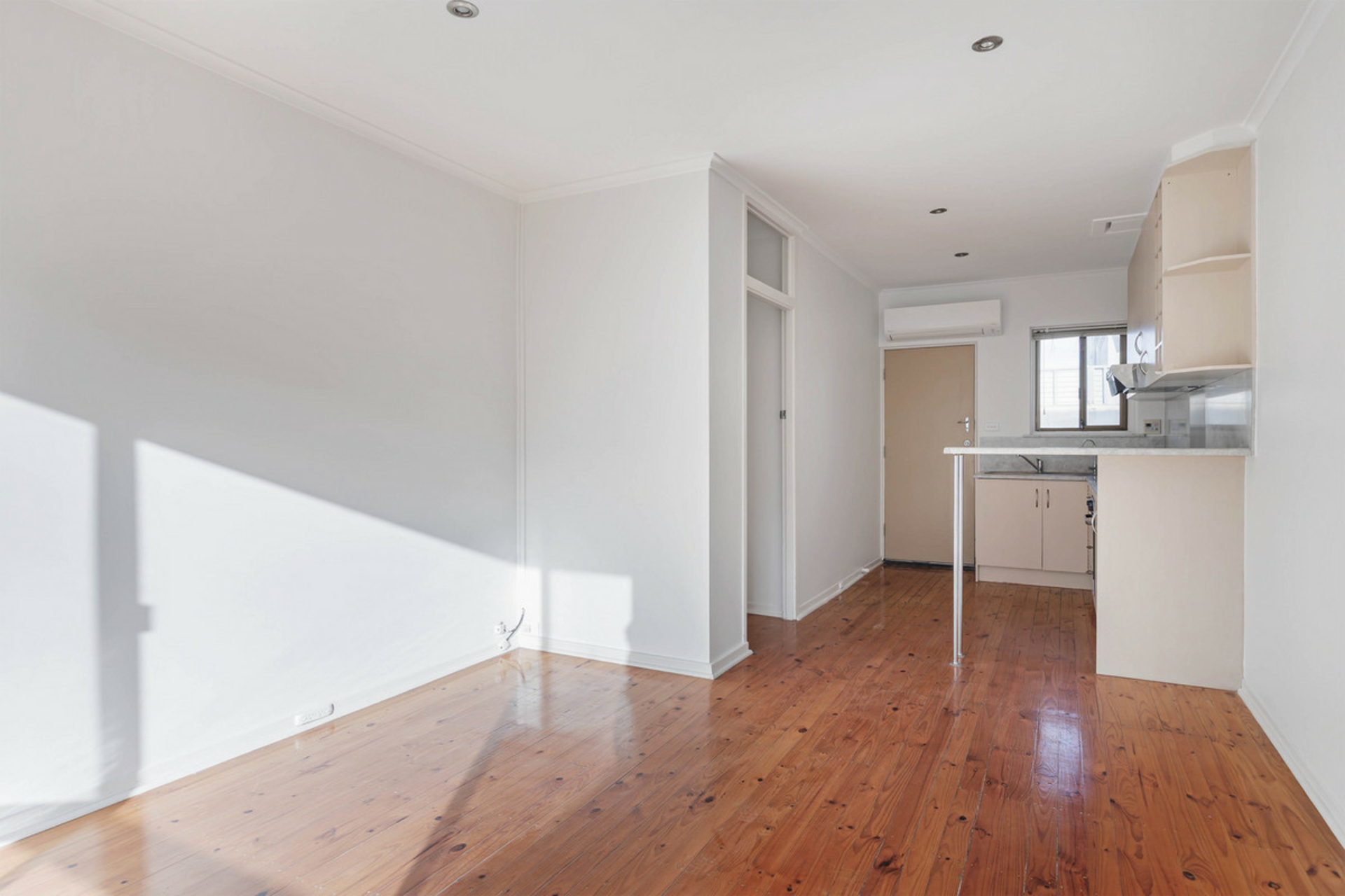 2/2 Chetwynd Street — photo 2 of 16