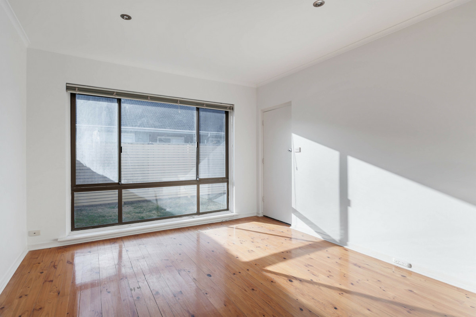 2/2 Chetwynd Street — photo 3 of 16