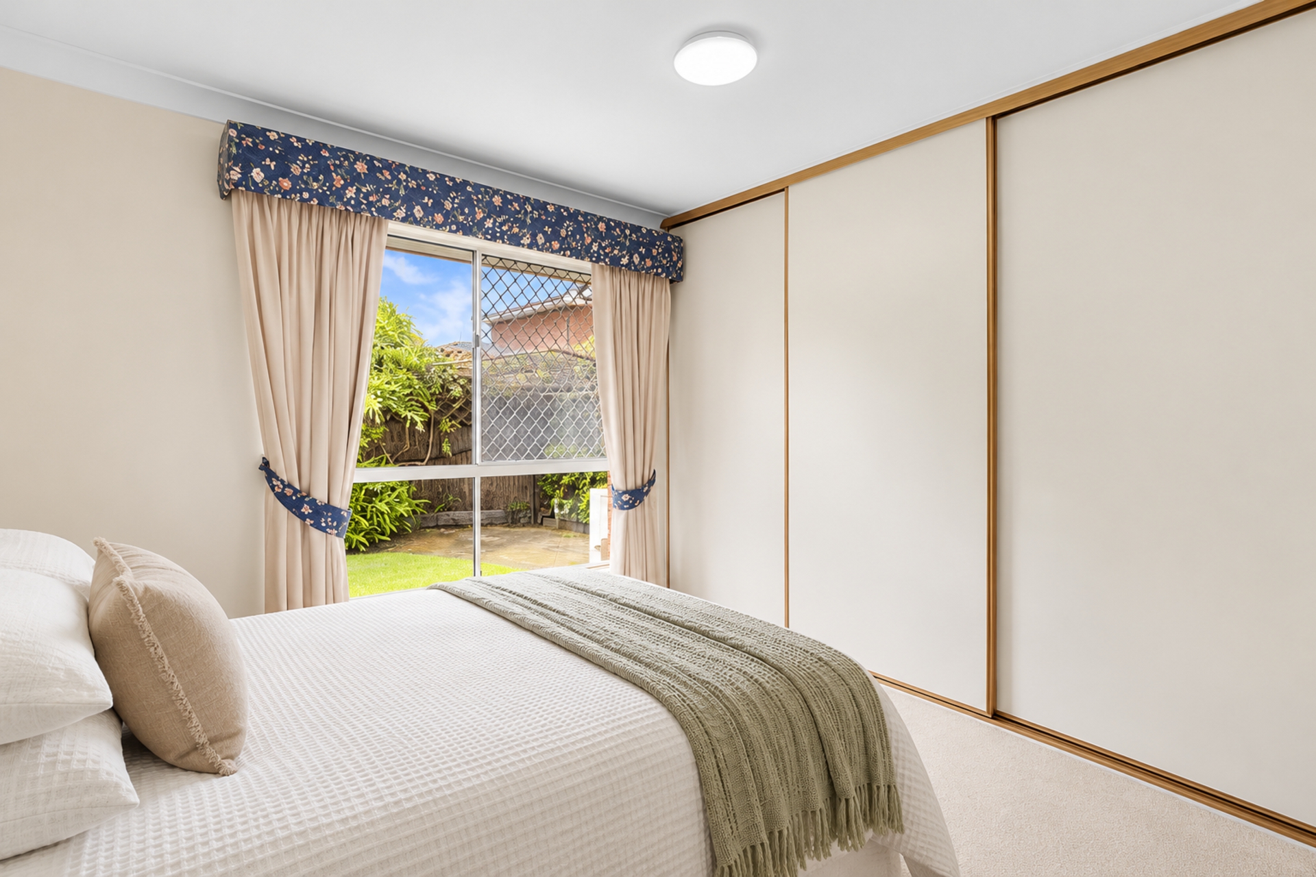 2/2 Waikiki Court — photo 10 of 18