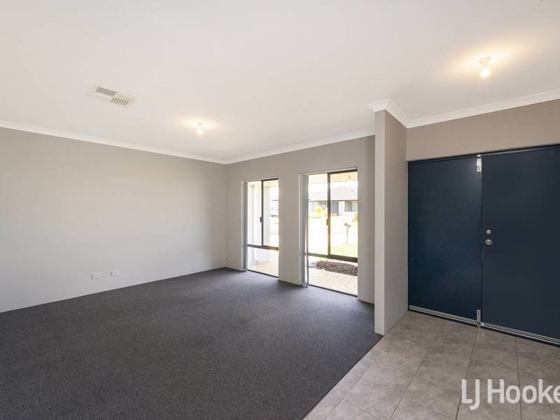 8 Prentice Way, LAKELANDS