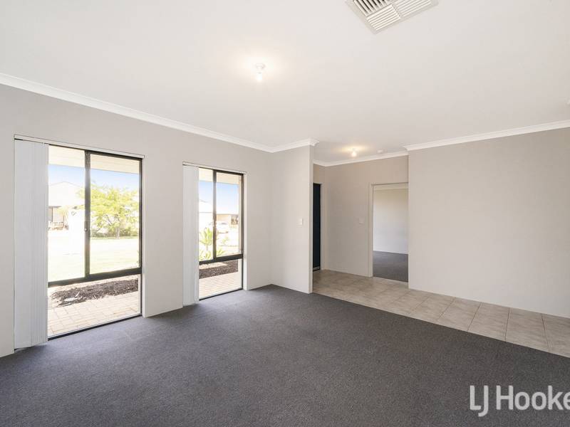 8 Prentice Way, LAKELANDS
