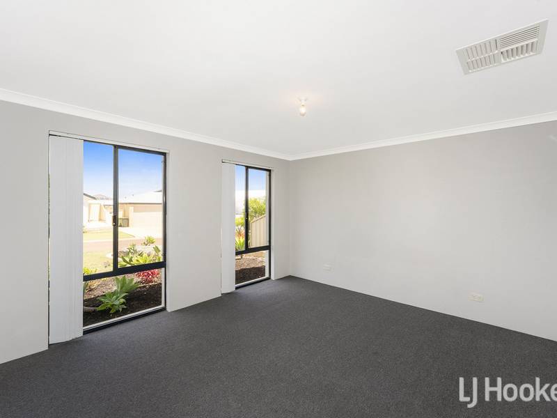 8 Prentice Way, LAKELANDS