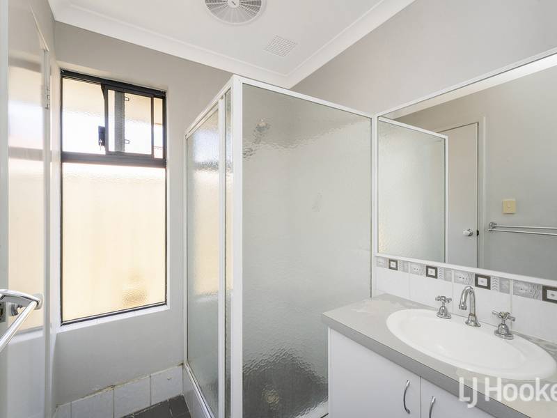 8 Prentice Way, LAKELANDS