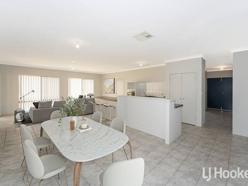 8 Prentice Way, LAKELANDS