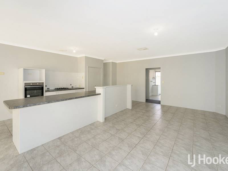 8 Prentice Way, LAKELANDS