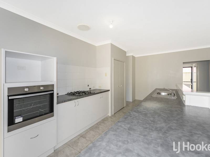8 Prentice Way, LAKELANDS