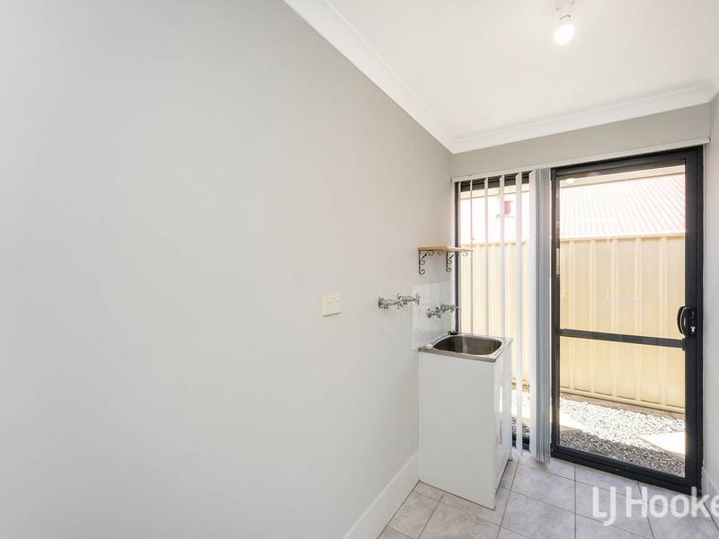 8 Prentice Way, LAKELANDS