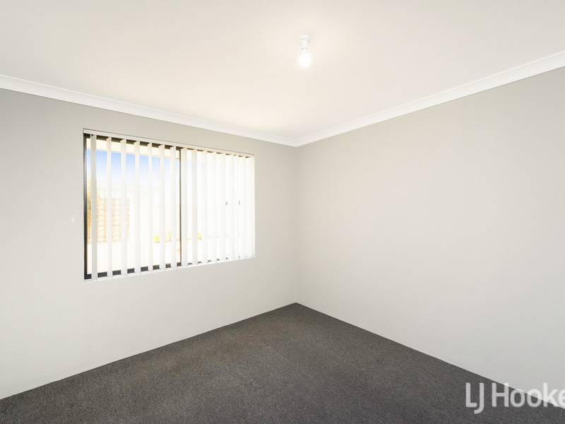 8 Prentice Way, LAKELANDS