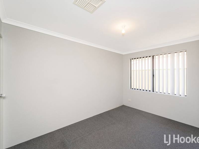 8 Prentice Way, LAKELANDS