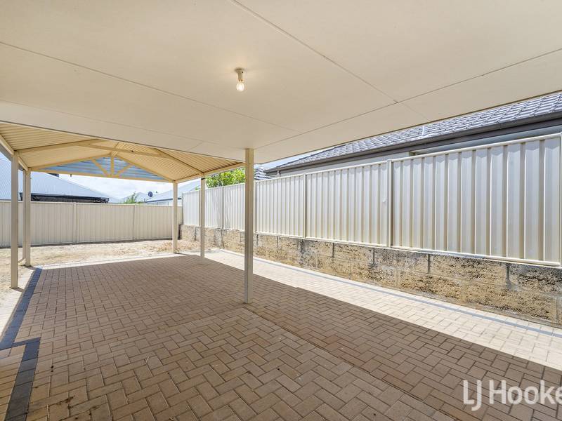 8 Prentice Way, LAKELANDS