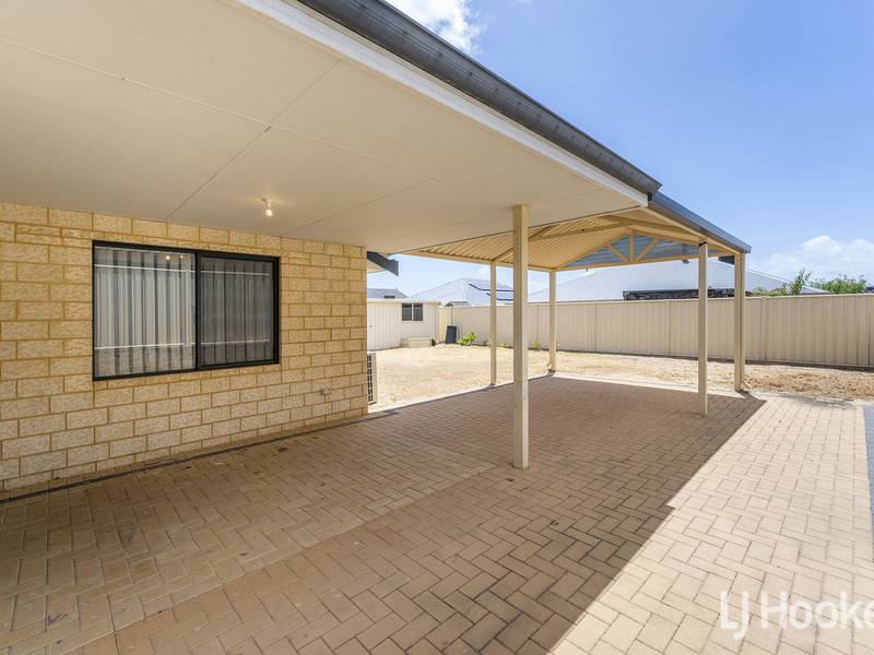 8 Prentice Way, LAKELANDS