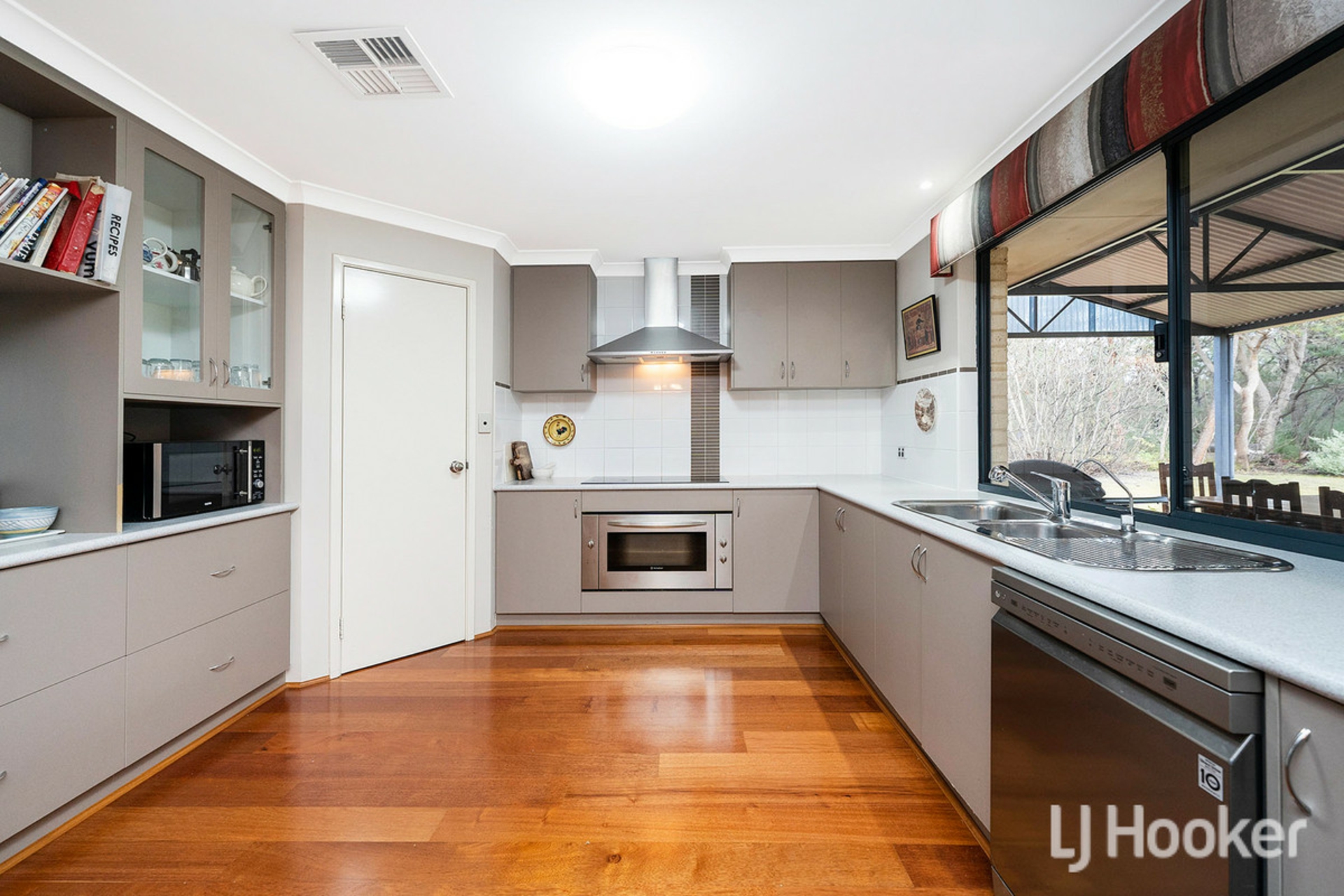 137 Evergreen Loop, STAKE HILL