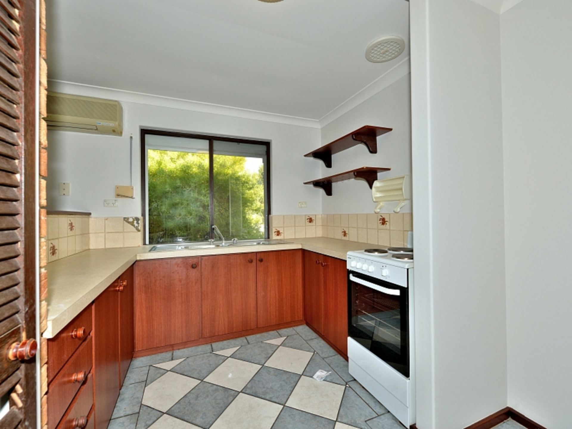 14 Challenger Road, MADORA BAY