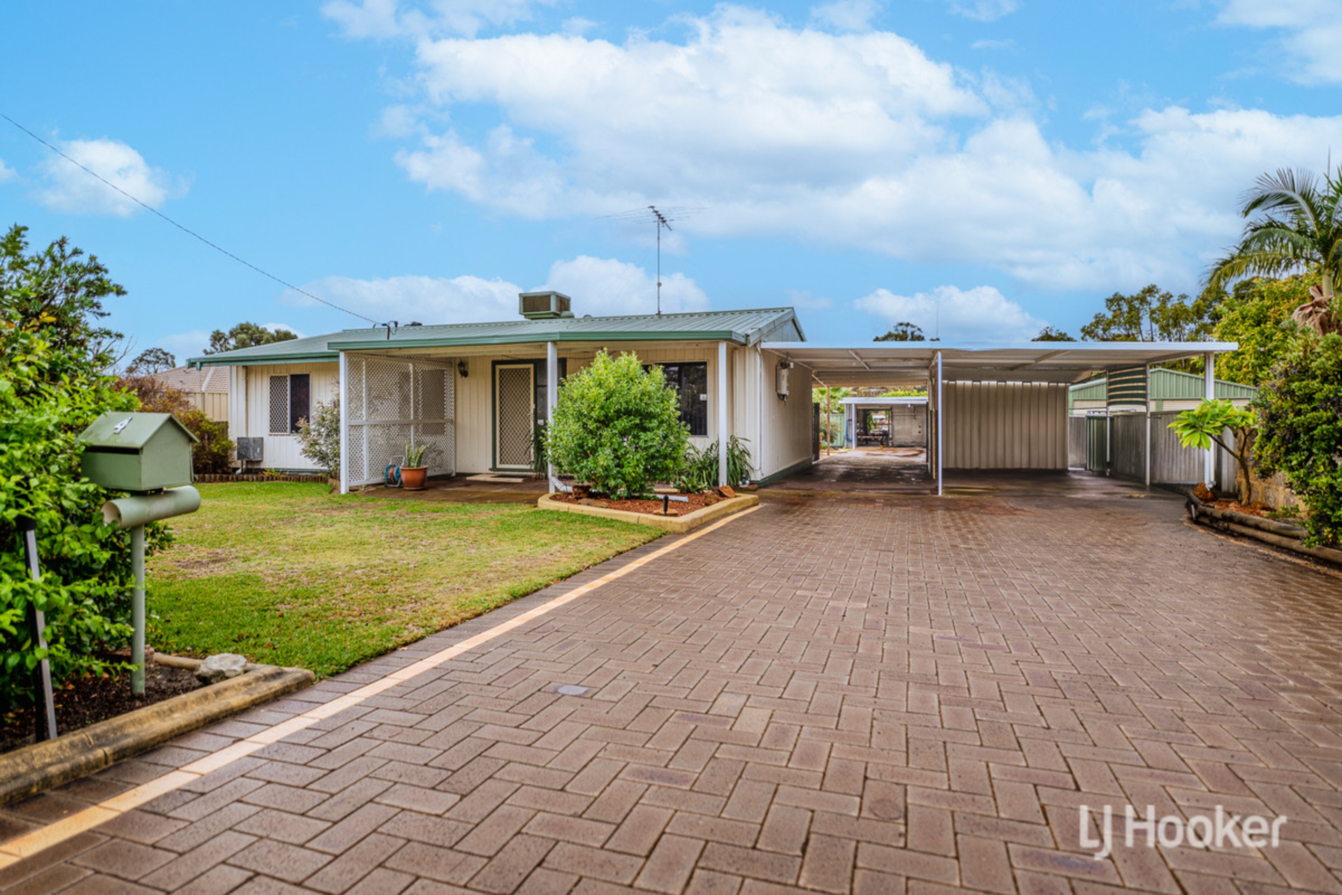 4 Banjup Road, GREENFIELDS