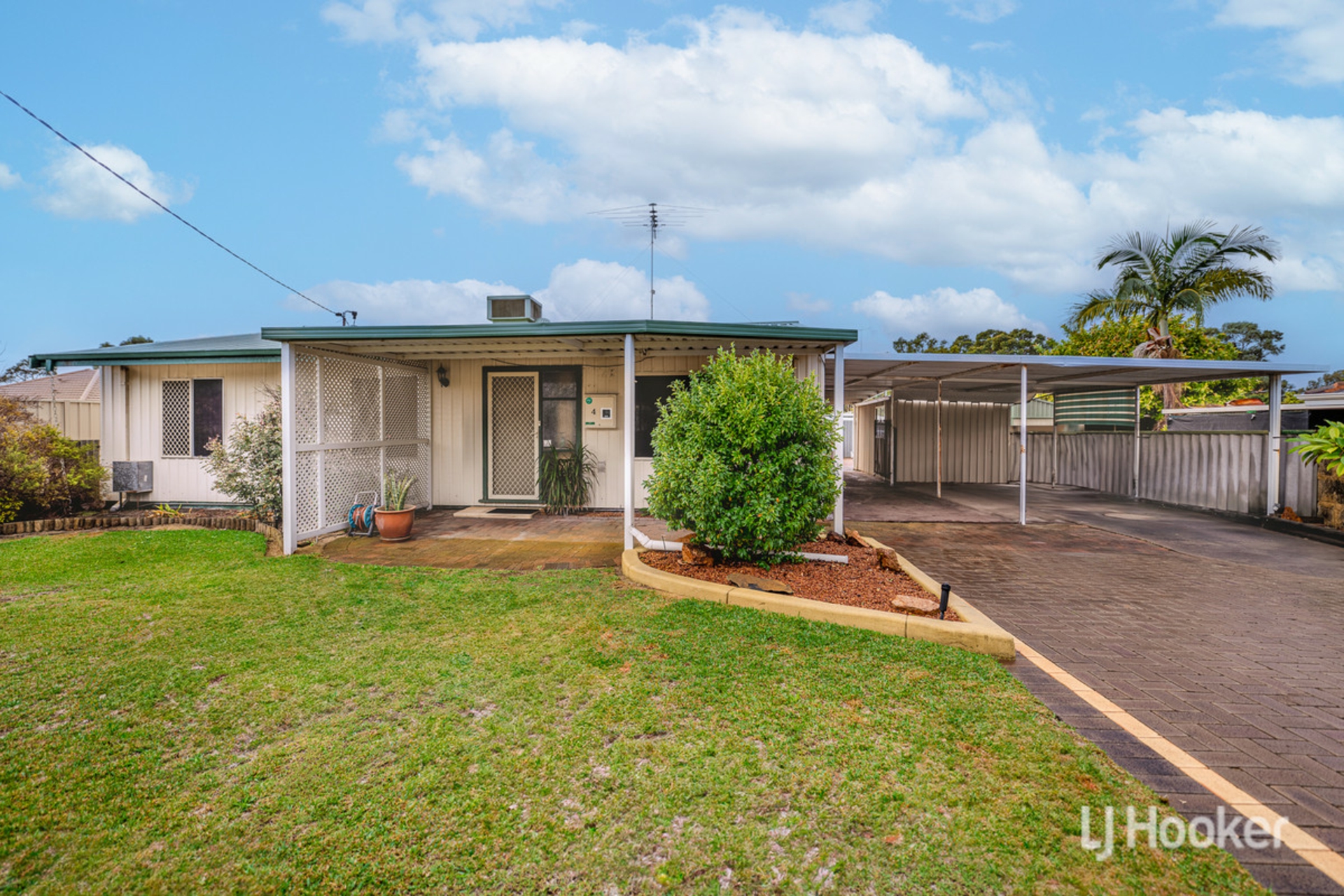 4 Banjup Road, GREENFIELDS