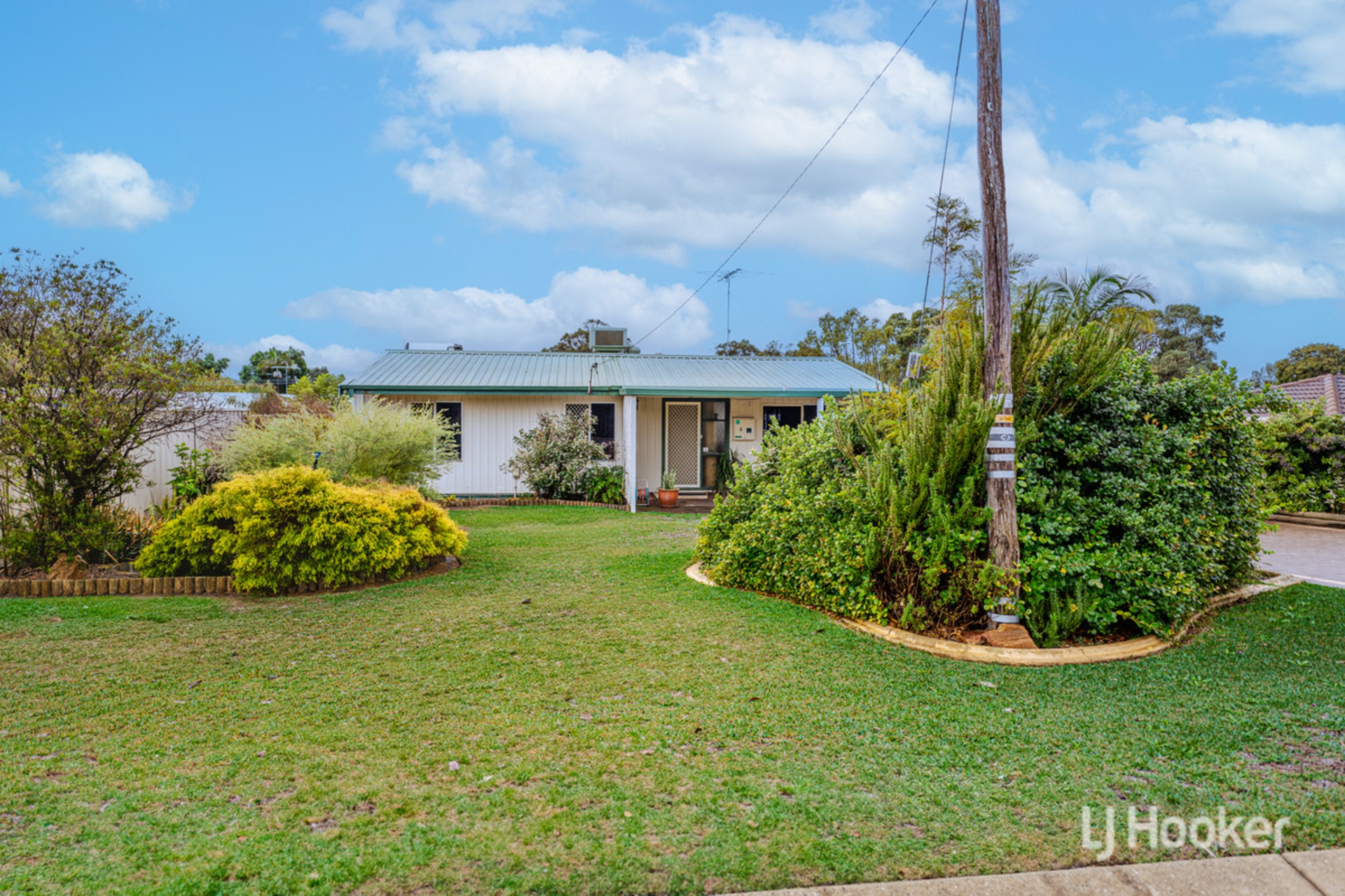 4 Banjup Road, GREENFIELDS