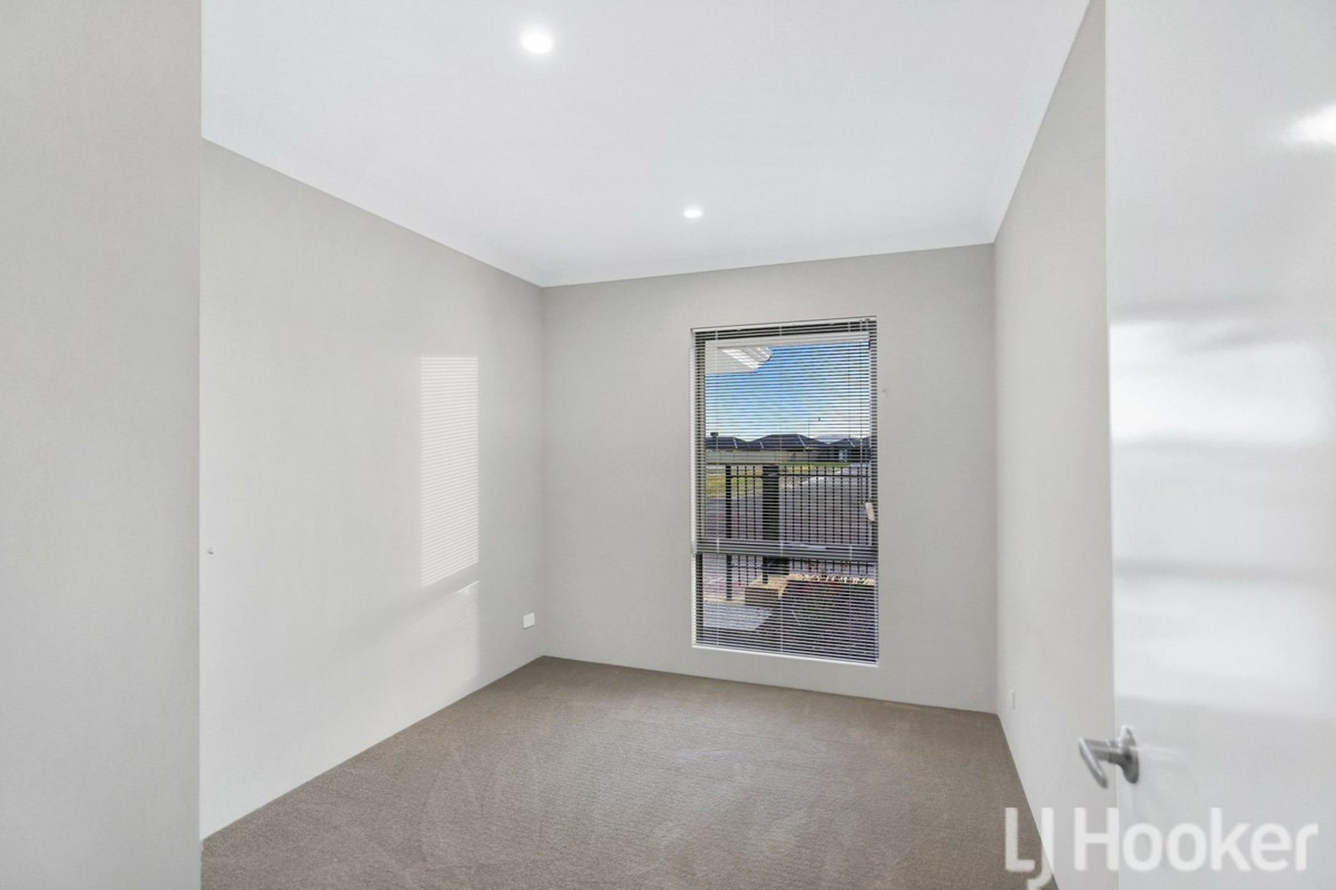 61 Dandaragan Drive, DAWESVILLE