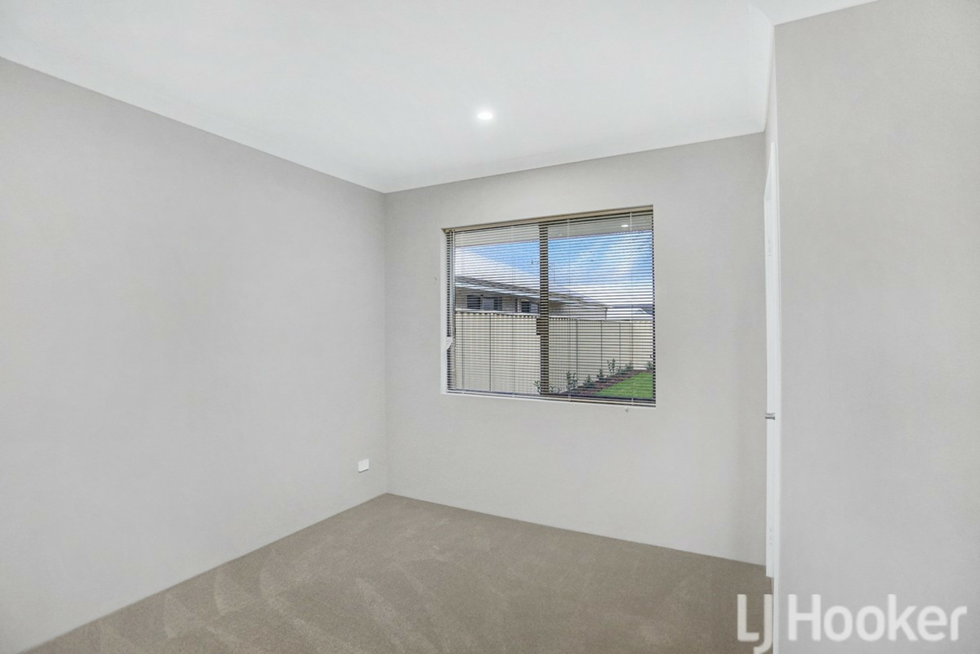 61 Dandaragan Drive, DAWESVILLE