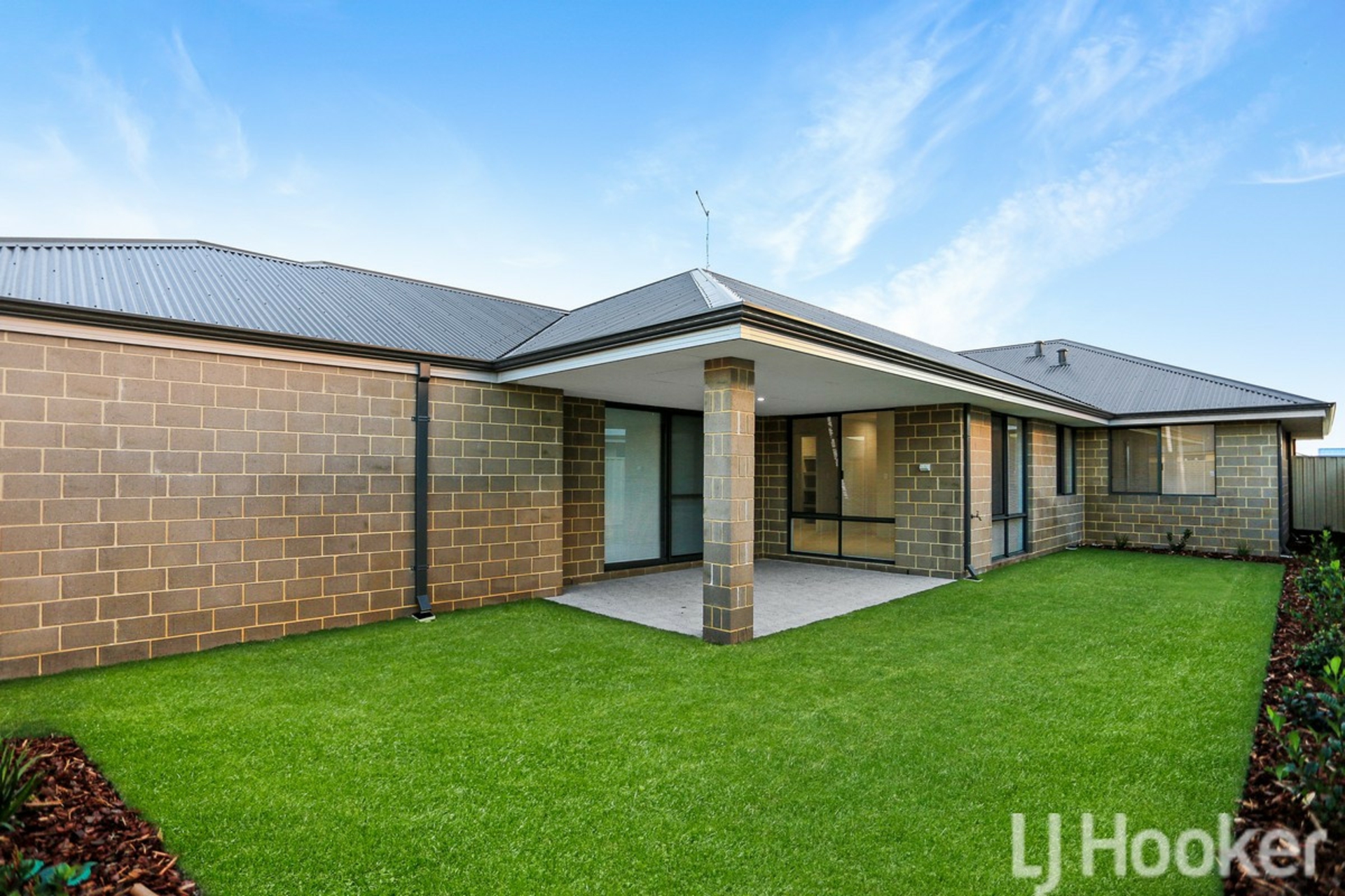 61 Dandaragan Drive, DAWESVILLE