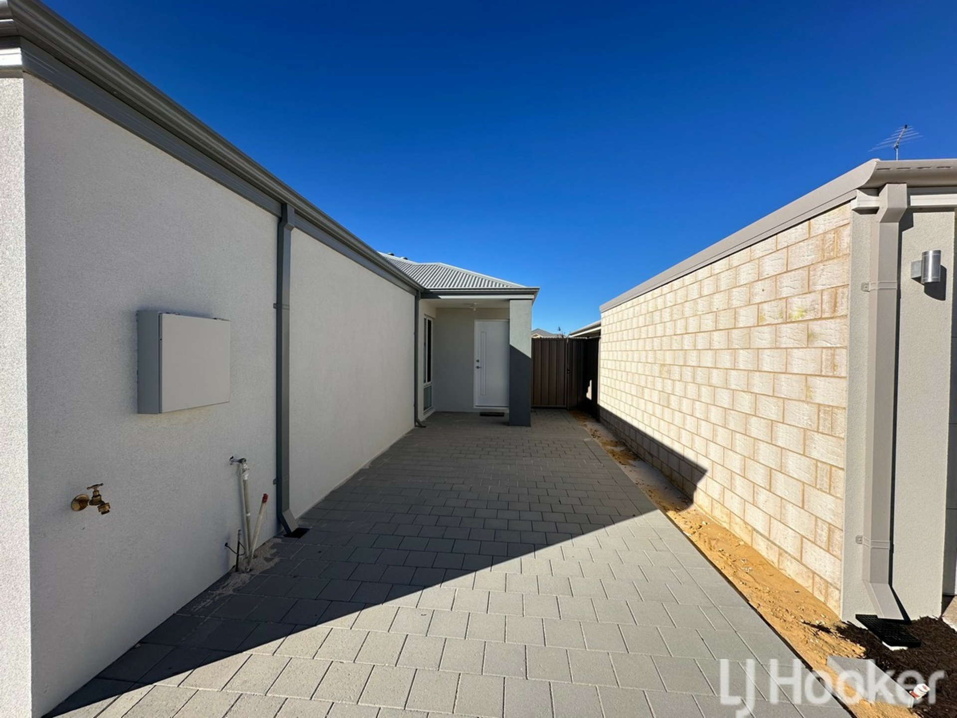24B Mantis Grove, KARNUP