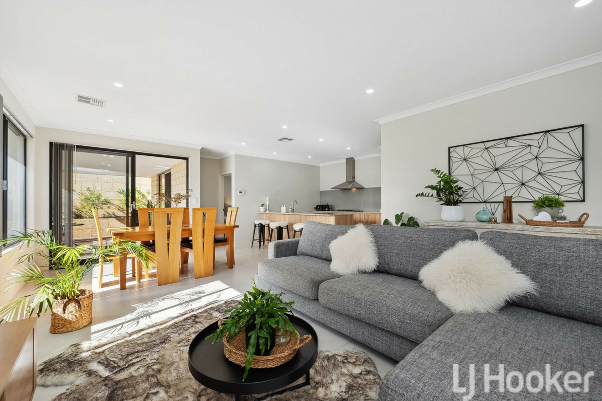 16 Picton Place, LAKELANDS