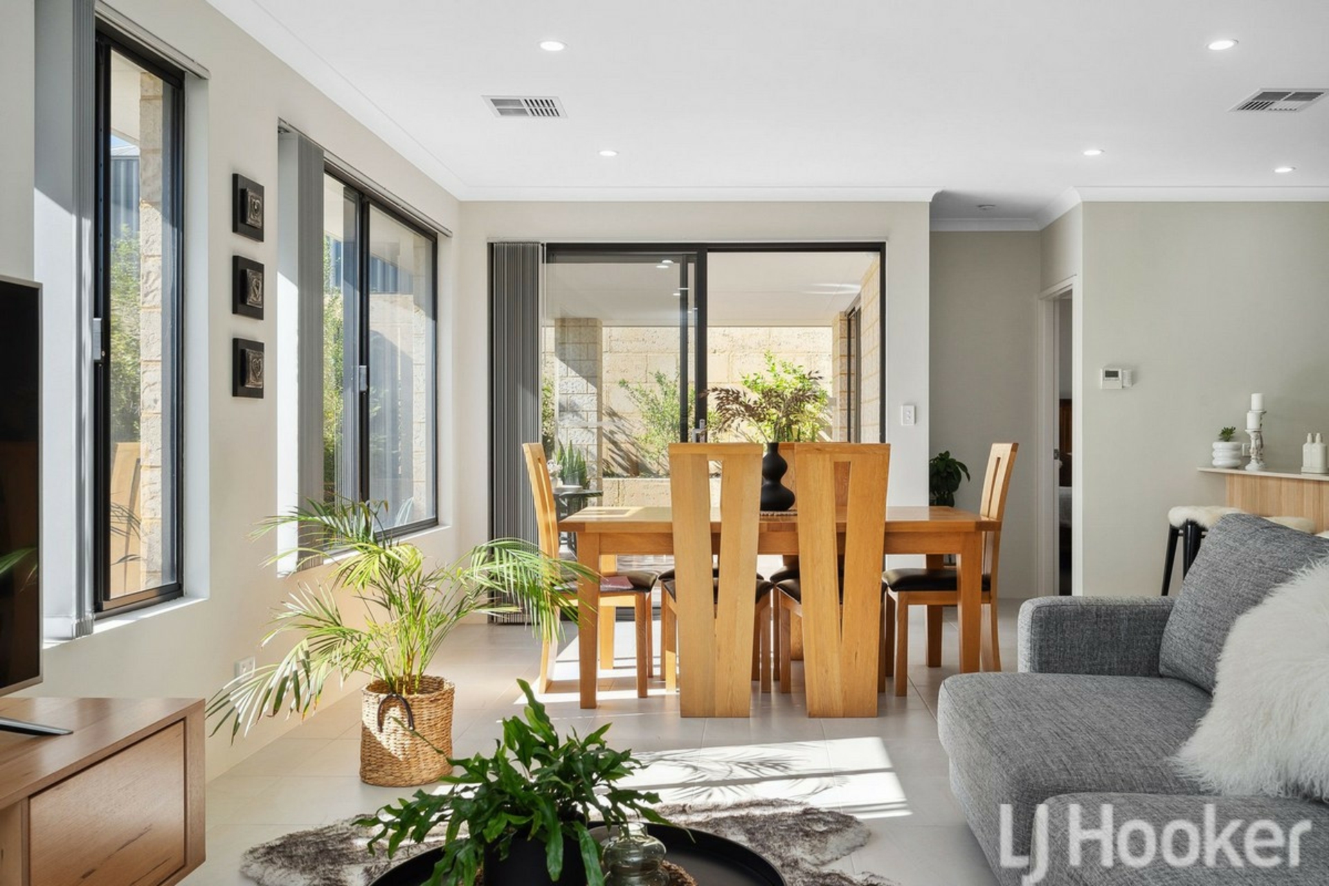 16 Picton Place, LAKELANDS