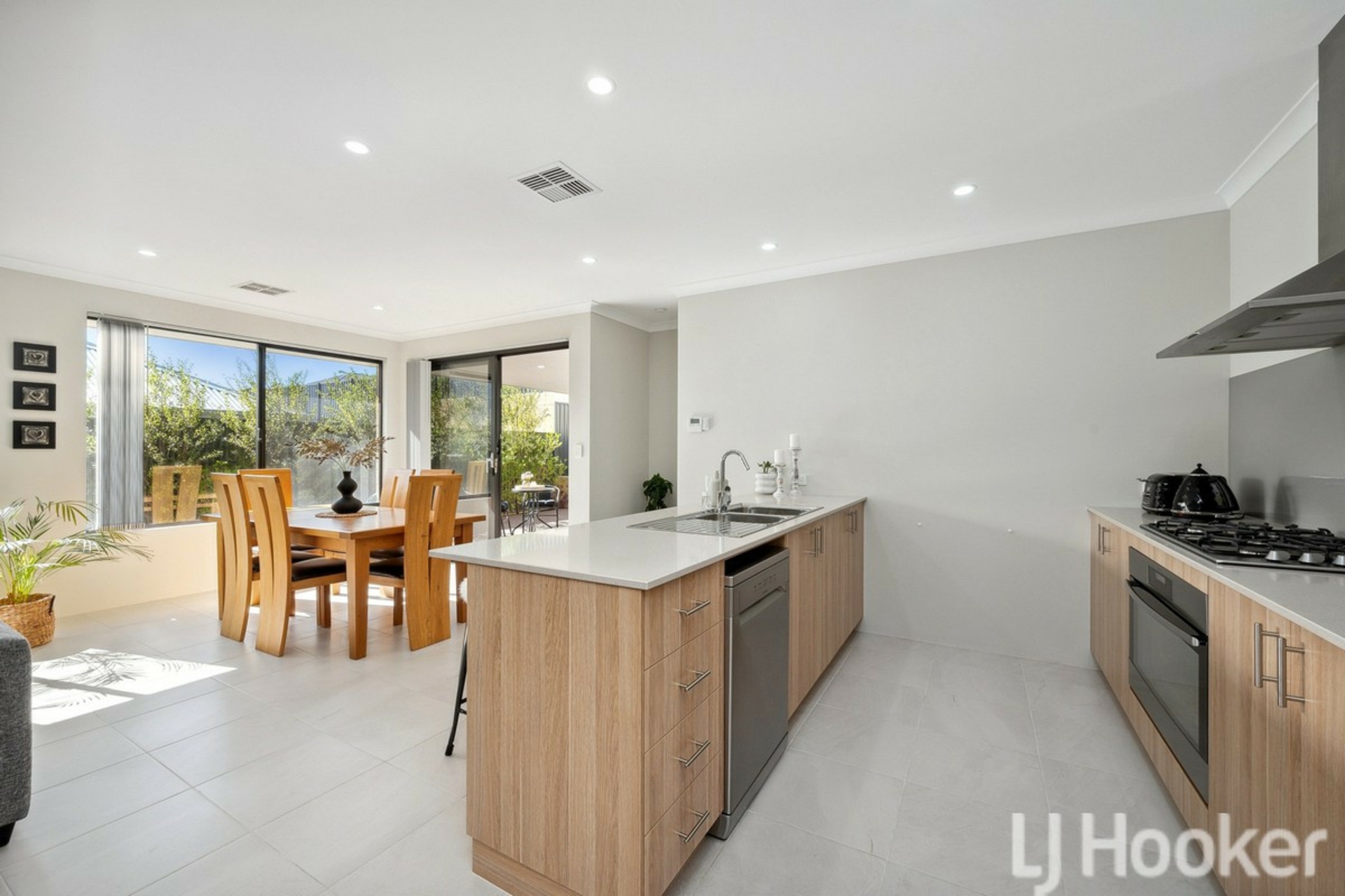 16 Picton Place, LAKELANDS