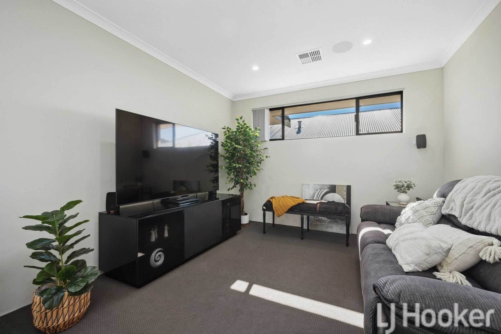 16 Picton Place, LAKELANDS