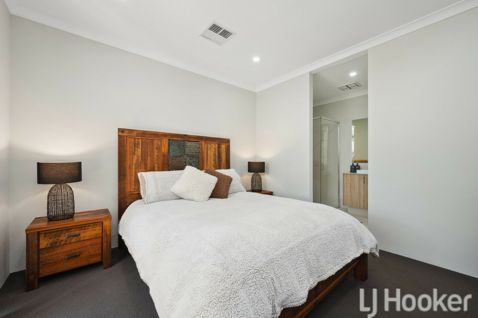 16 Picton Place, LAKELANDS