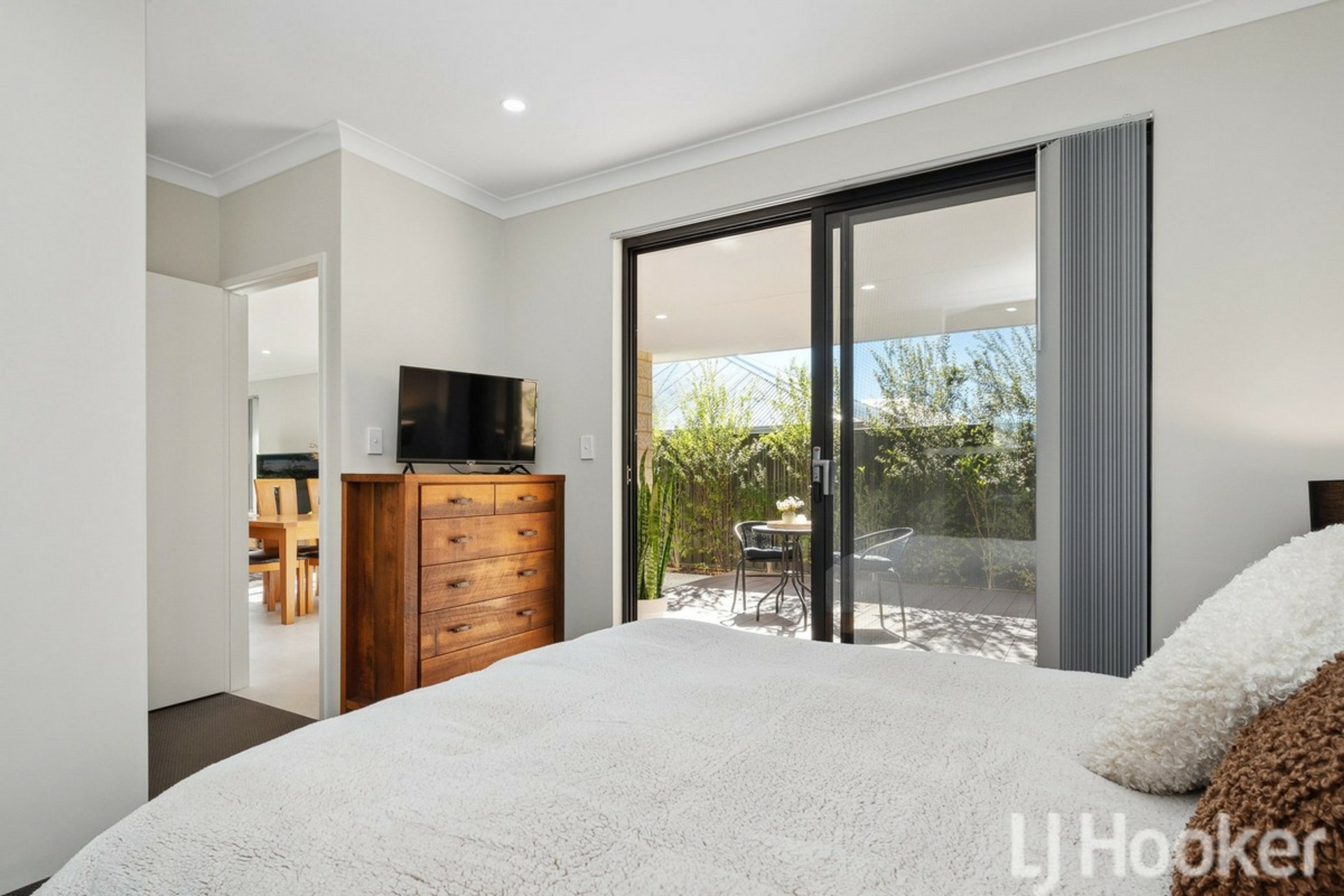 16 Picton Place, LAKELANDS