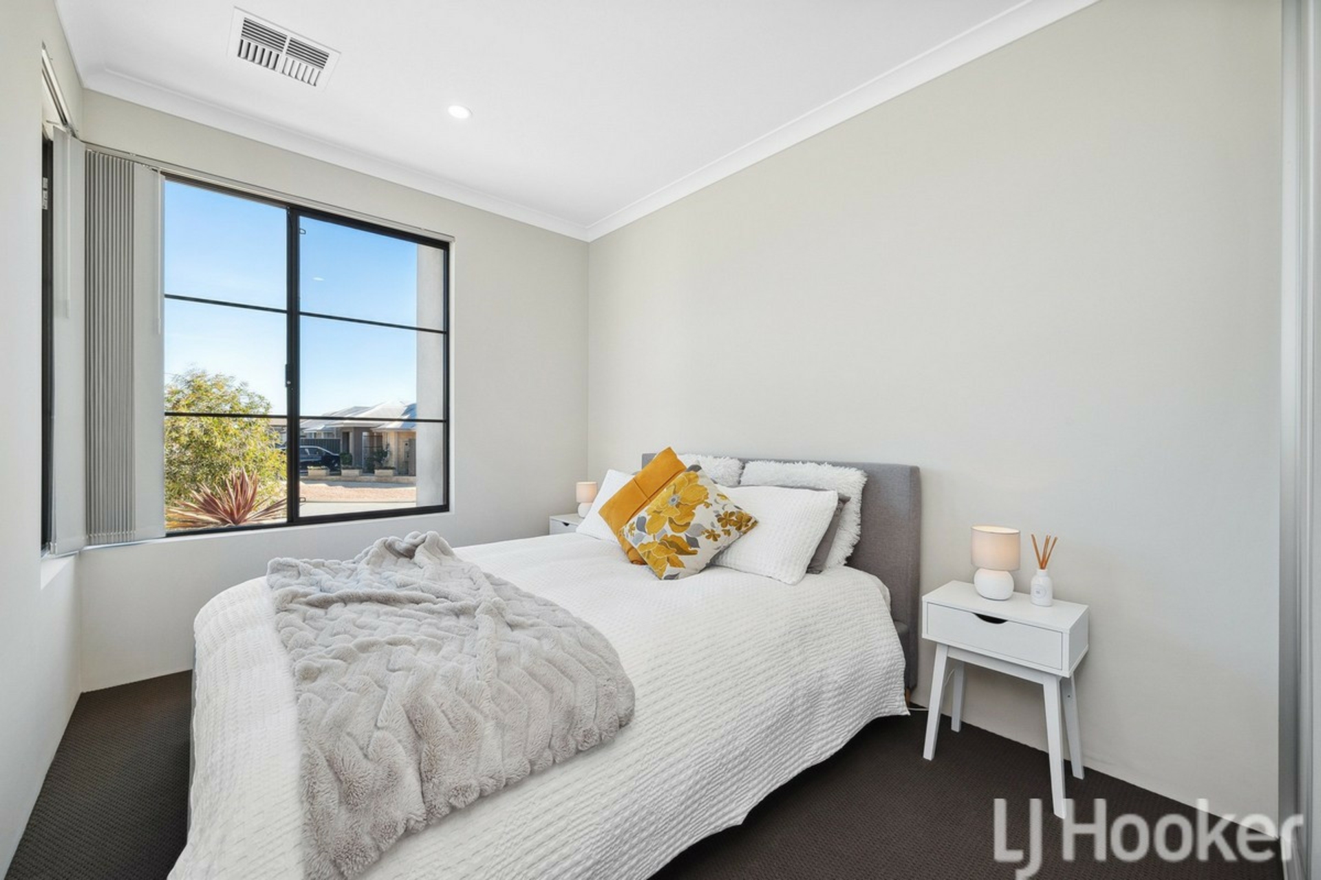 16 Picton Place, LAKELANDS