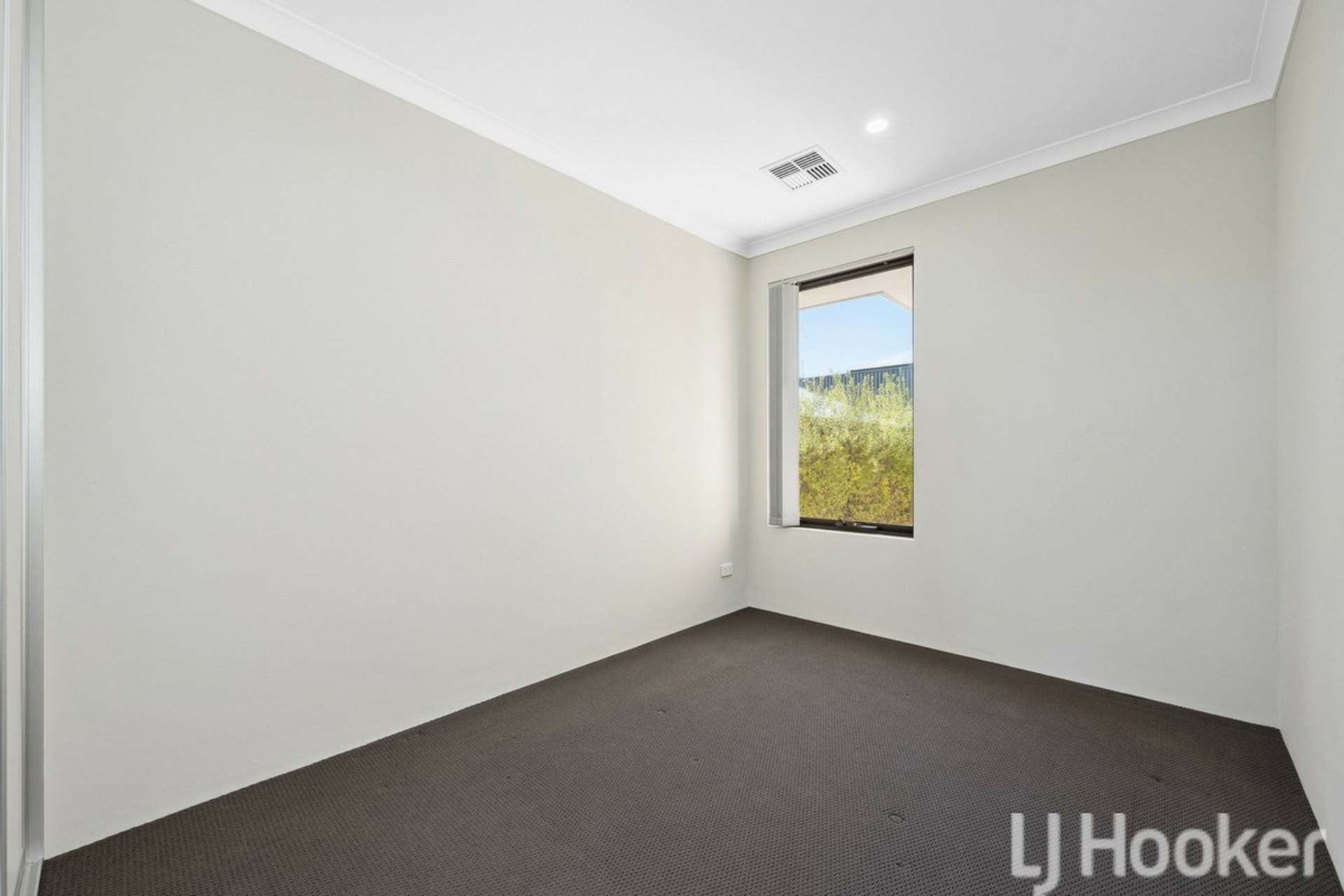 16 Picton Place, LAKELANDS