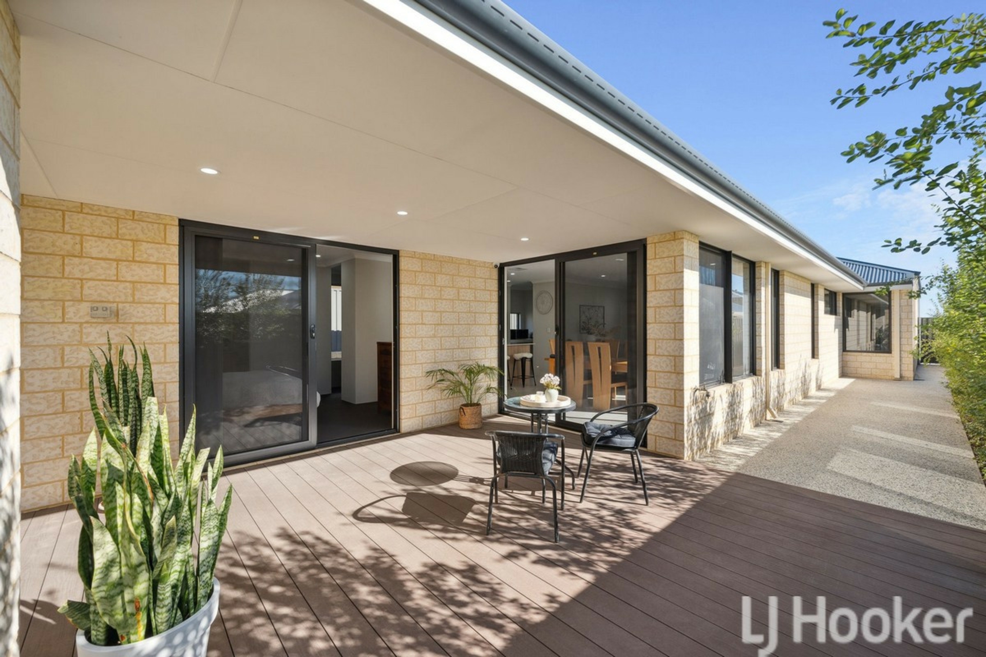 16 Picton Place, LAKELANDS