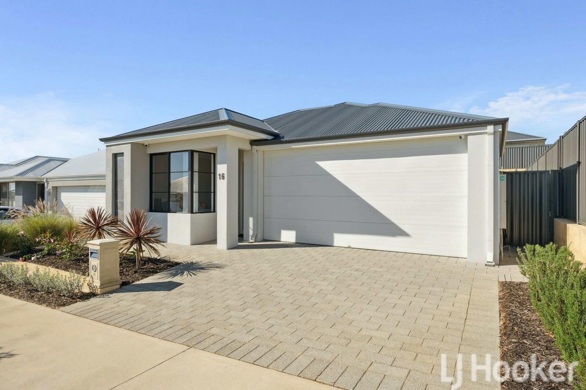 16 Picton Place, LAKELANDS