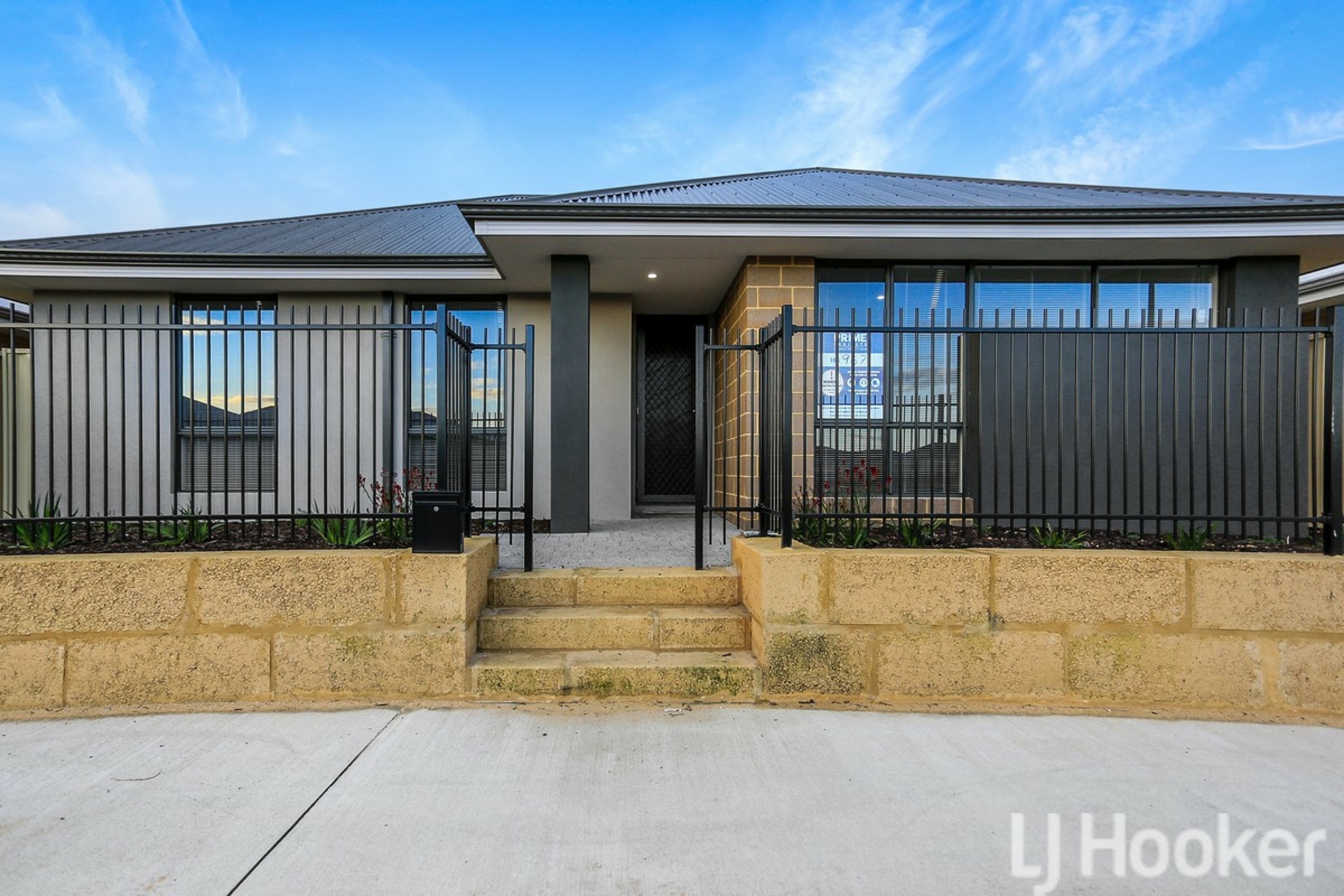 61 Dandaragan Drive, DAWESVILLE