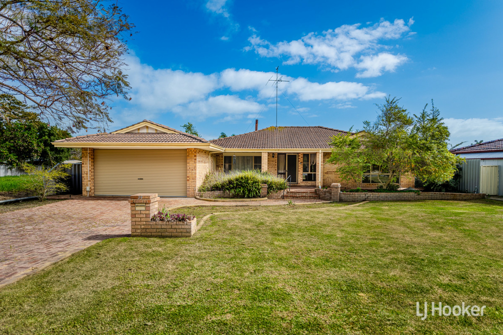 54 Oakmont Avenue, MEADOW SPRINGS