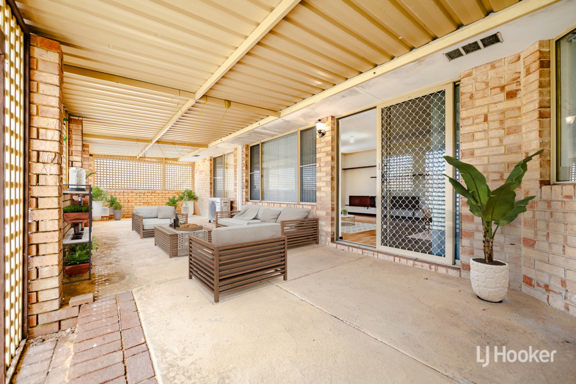 54 Oakmont Avenue, MEADOW SPRINGS