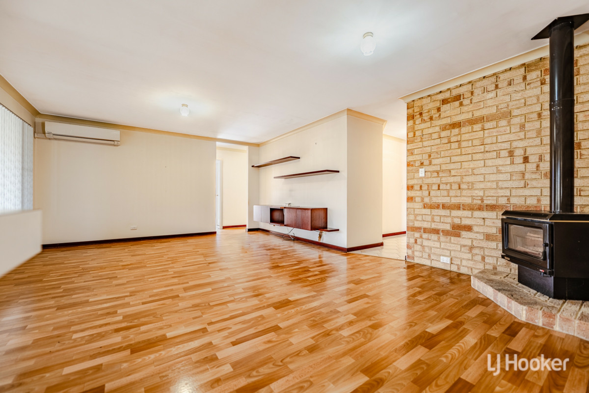 54 Oakmont Avenue, MEADOW SPRINGS