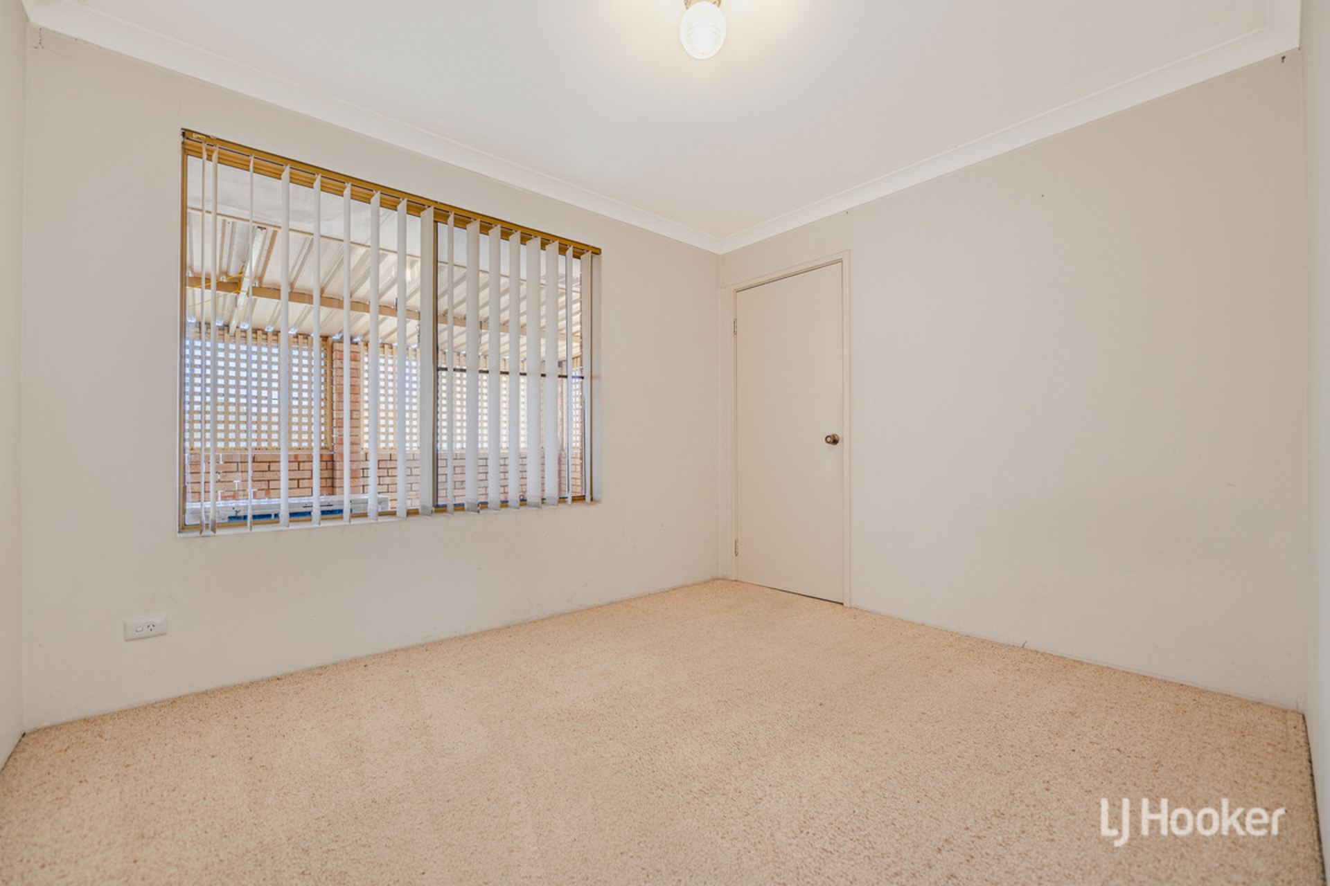 54 Oakmont Avenue, MEADOW SPRINGS