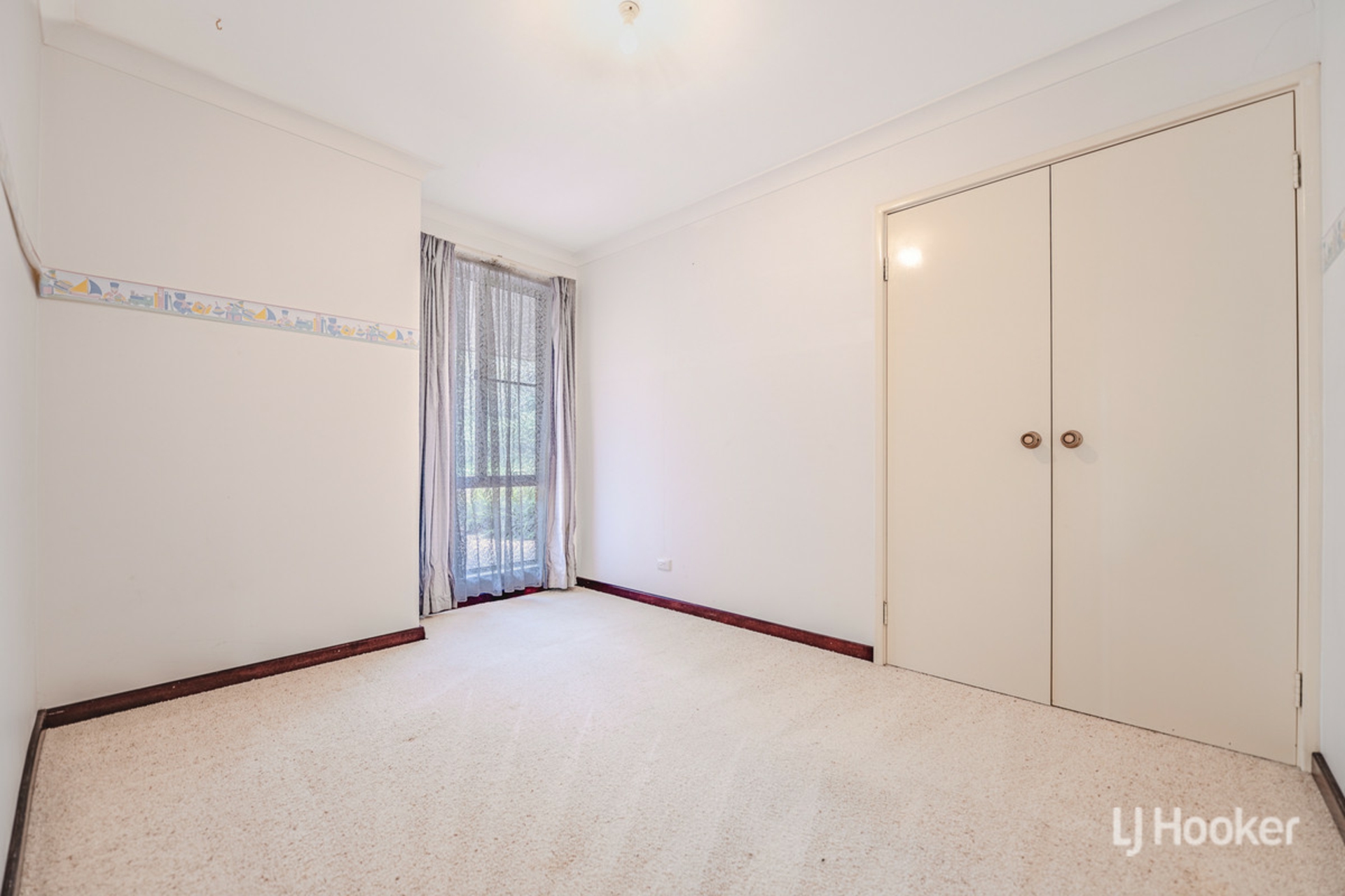 54 Oakmont Avenue, MEADOW SPRINGS