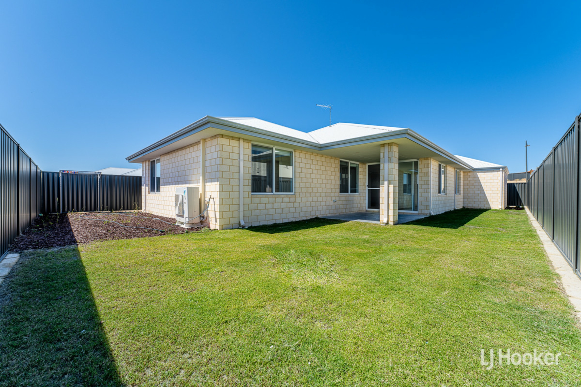 14 Lauderdale Road, MADORA BAY