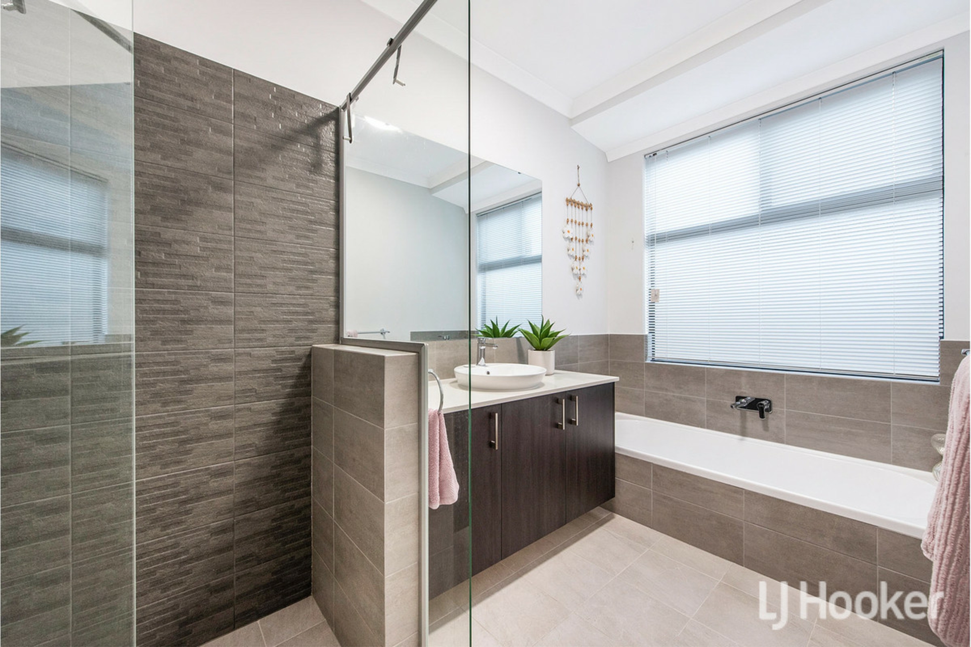 25 Abington Parade, MADORA BAY