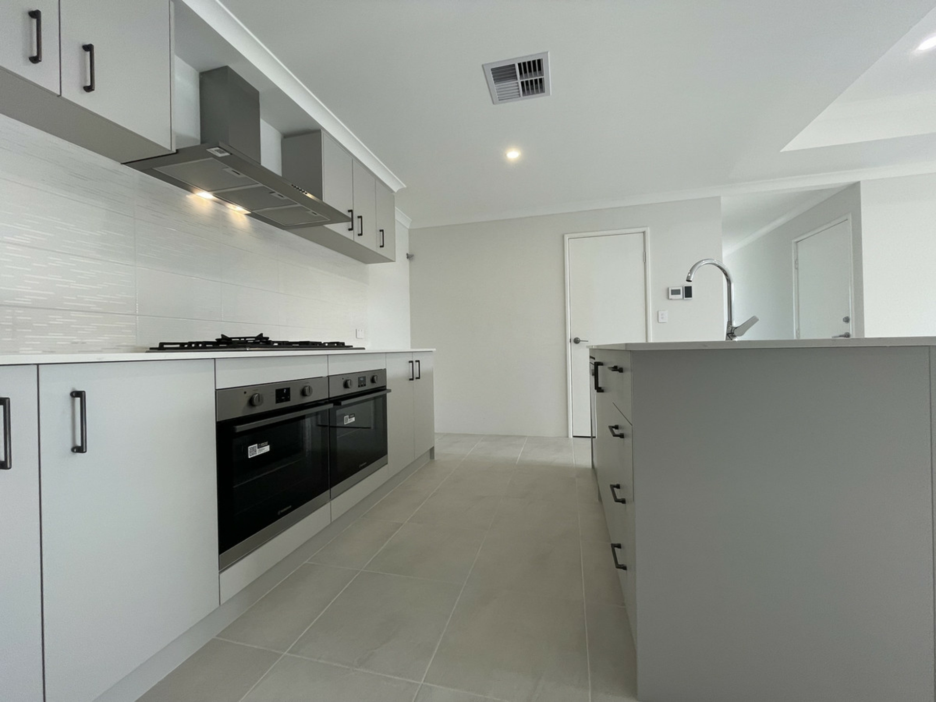 16 Segundo Street, MADORA BAY