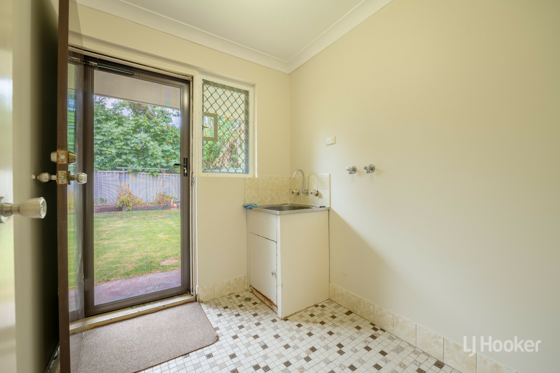 1/7-9 Day Road, MANDURAH