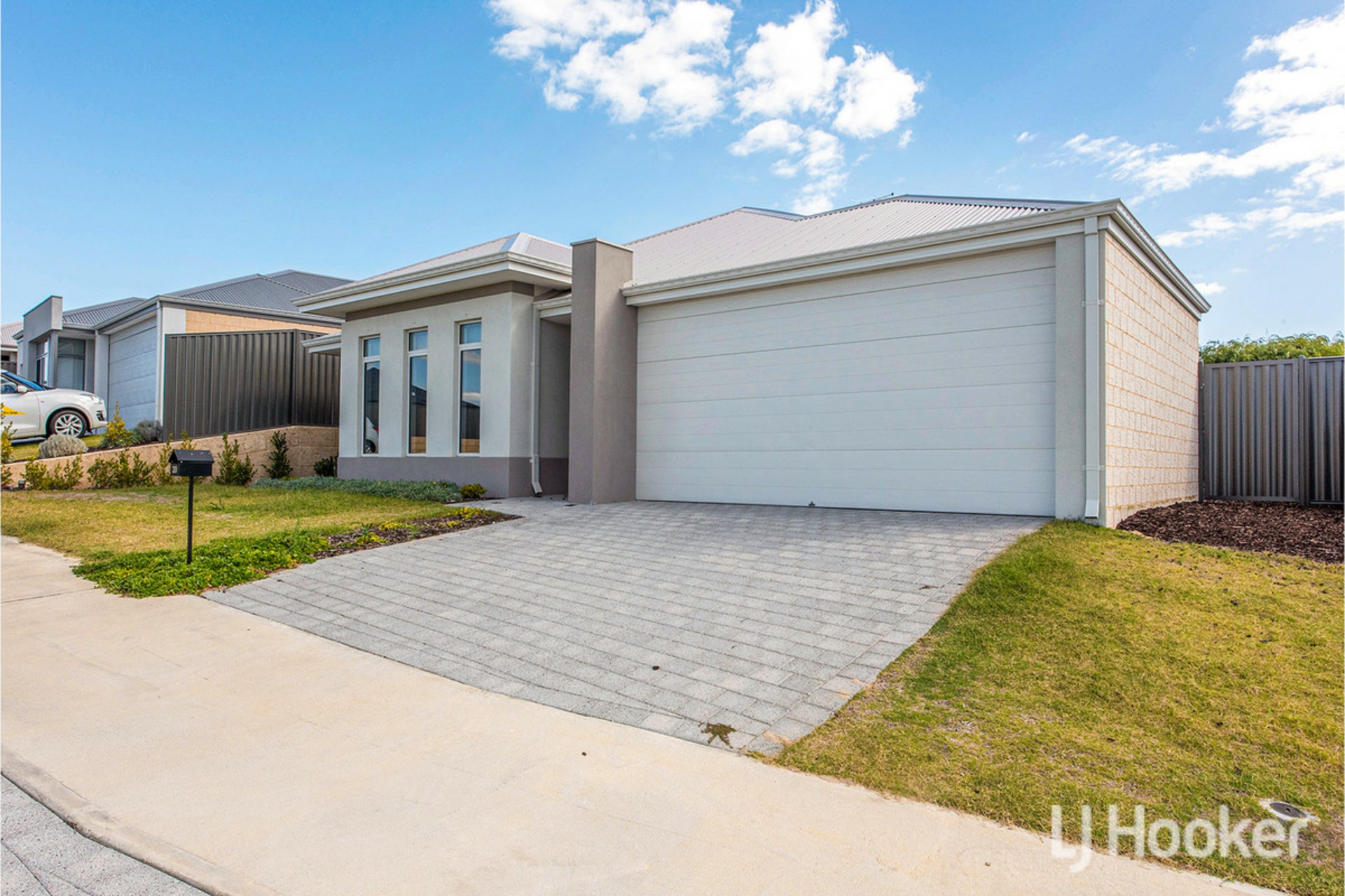 39 Sarasota Loop, MADORA BAY